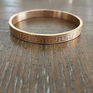 Elegant Gold-Tone Bangle Bracelet